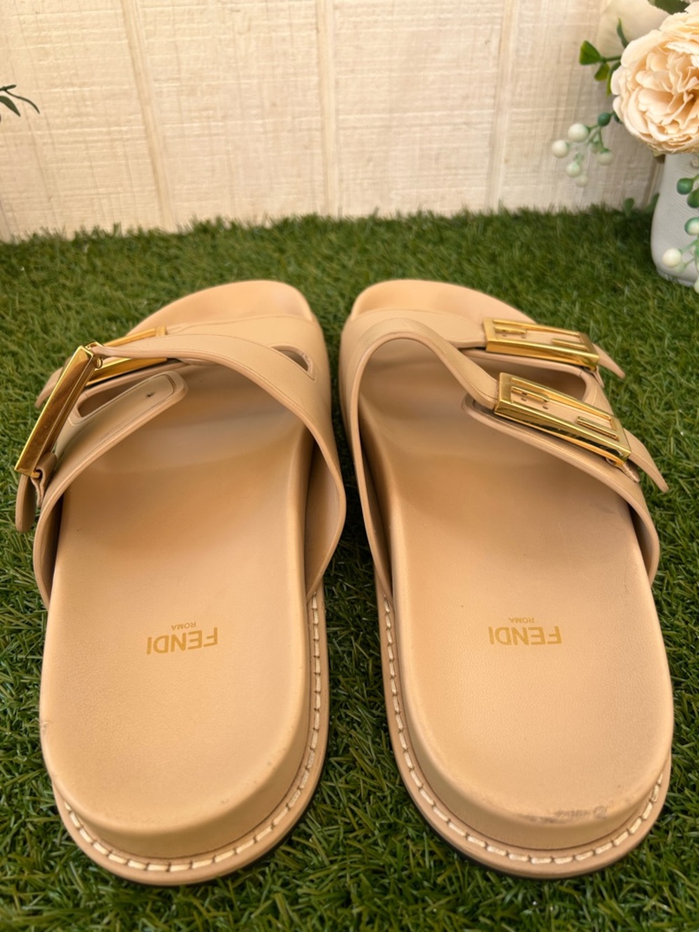 Fendi
F Buckle Leather Slide Sandals
$995
Color:BEIGE
Gently used
9.5B / 39.5EU - Picture 12 of 16